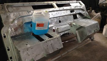 Land Rover 6×6 Painting The Galvanized bulkhead