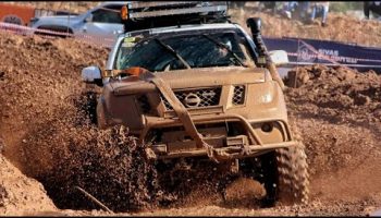 🏆Nissan Navara vs Mitsubishi L200 😱 OFF ROAD Challenger 👍mud Race