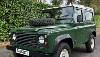 Land Rover Defender 90 300TDI Station Wagon